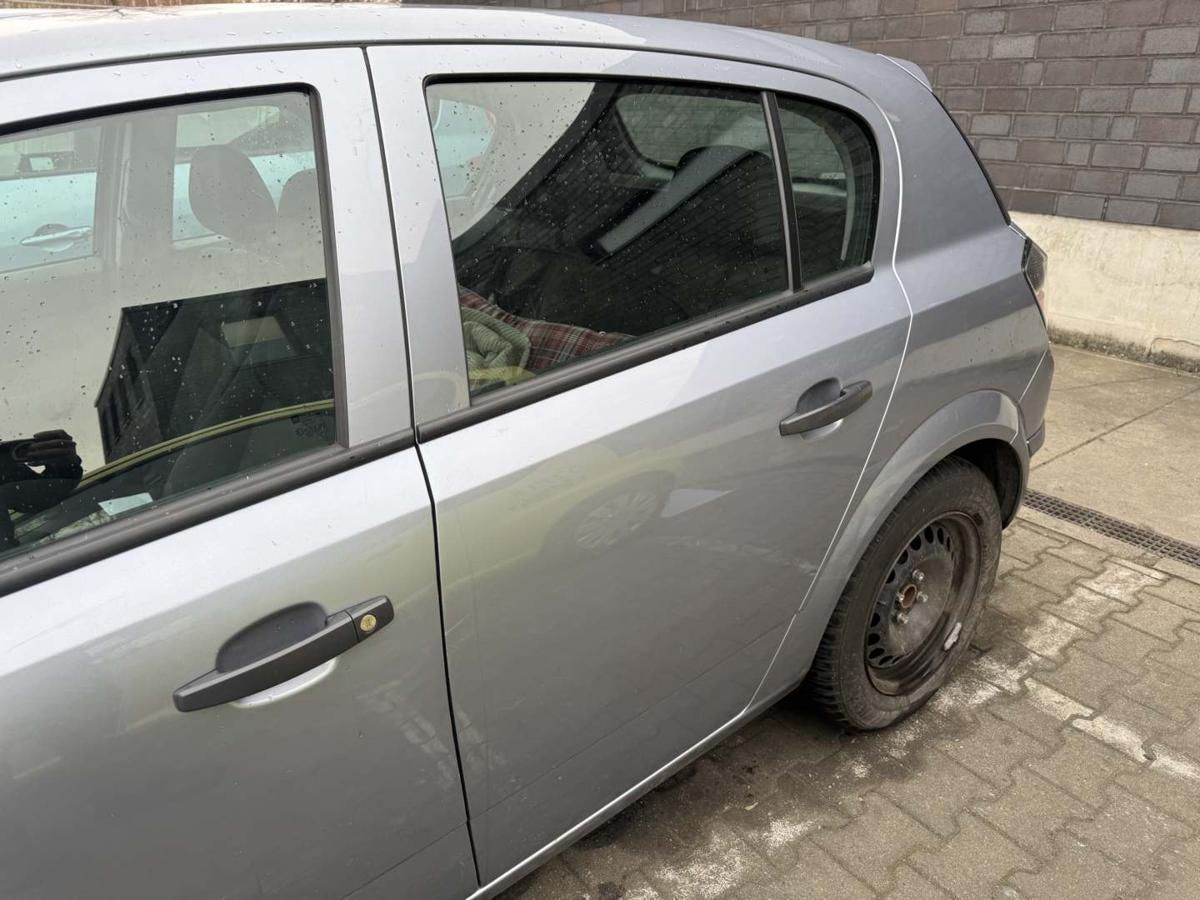 Opel Astra H original T&uuml;r hinetn links Z163 Lichtsilber Flie&szlig;heck Rohbau Bj.2009